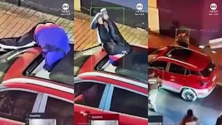Čile: Zloduch sa snažil ukradnúť auto, no uviazol hlavou dole v strešnom okne a