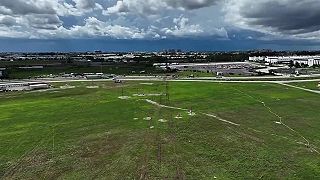 Lietadlo Boeing 767 opustilo dráhu v Miami a narazilo do áut, 5 mŕtvych