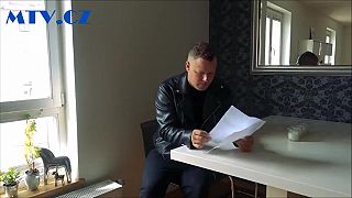 Seriál ĎÁBELSKÉ CIKÁNKY - 1. díl - Pohřeb( MTV.CZ)