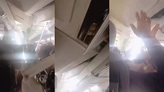 Boeing 737 v Iráne: Prasknutá pneumatika spôsobila zrútenie stropu kabíny