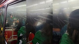 Bitka v preplnenom vlaku v Philadelphii po zápase Eagles