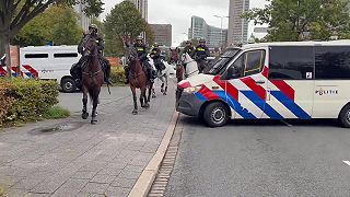 Polícia v Haagu zasiahla proti nacionalistickým demonštrantom