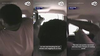 video Podozrivý sa pokúsil utiecť z policajného auta v Houstone