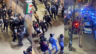 video Konflikt s políciou v Chicagu: Skupina mužov narúšala zatýkanie