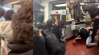 video KLASIKA z USA: Skupina tínedžerov napadla zamestnanca reštaurácie McDonald's