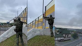 video Ruský vojak zostrelil dron nad rušnou diaľnicou neďaleko Moskvy