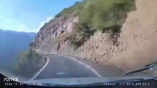 video Keď si sadneš k idiotovi do auta a ten ťa vezme na jazdu smrti