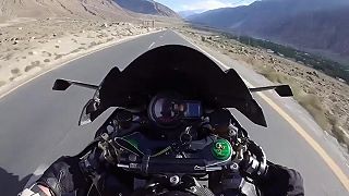 video Darca orgánov na motorke PLACHTIL ako málokto!