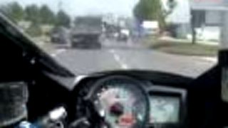 Blázon v meste na Suzuki gsx - r 1000 k7