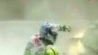 Moto crash explózia