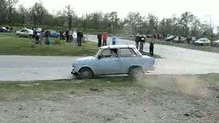 Trabant driftuje