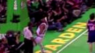 Paul Pierce - Menšie K.O.rozhodcu