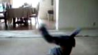 Osemročný breakdancer