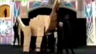 Japonská šou = dinosaurus