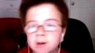Keenan Cahill spieva