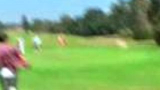 Zničené autíčko pri golfe
