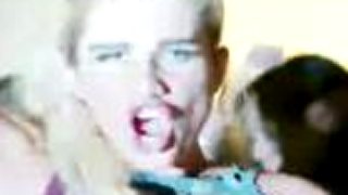 Ke$ha - We R Who We R (oficiálne video 2010)