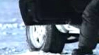 Pecková reklama na Jeep s "priliznutým" macom