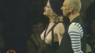 Madonna a jej prsia