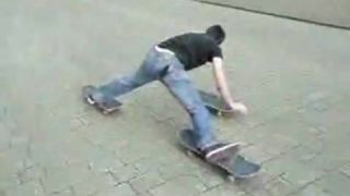 Trojitý skateboard