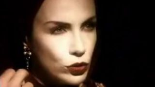 Annie Lennox - Walking On Broken Glass