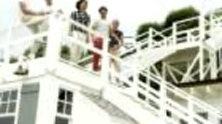 One Direction - What makes you beautiful