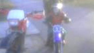 5 rocny chlapec riadi motocykel Yamaha ttr 90