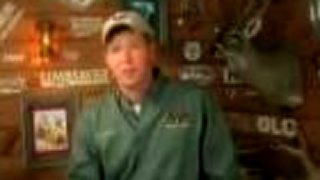 Útok medvědice na muže na člunu