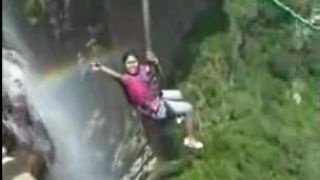 Bungee jumping do priepasti