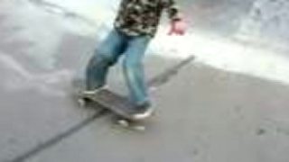 4 ročný skateboarder