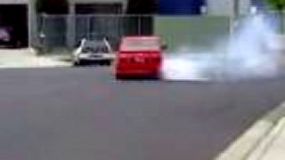 Alfa 75 3.2 Gta ako sa robí doughnuts