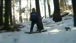 Snowboardovanie v lese