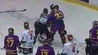 Zdeno Chára vs. Hinote