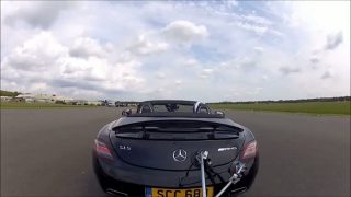 Golf za pomoci Mercedes-Benz SLS AMG