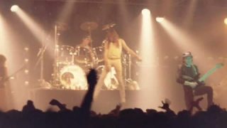 SAXON - Nigel Glockler drum solo Napoli 1983