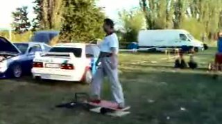 Dancer na balancovacej doske