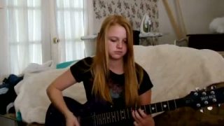 13 ročné dievča a gitara