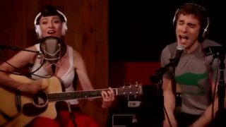 Karmin - nahrávka Eminem Lighters