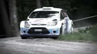 Rallye je zábava! Ale kdo se v autě baví víc? Jezdec nebo na