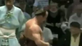Ten biely sumo je ale dobrý