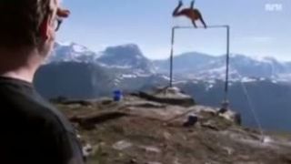 Base jumper prežil kilometrový pád