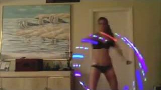 Dievča s hula hoopom