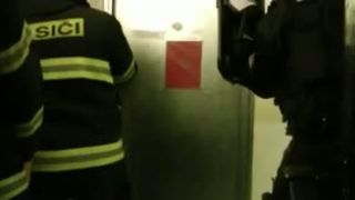 Pri zatýkaní chcel komando obdarovať marihuanou
