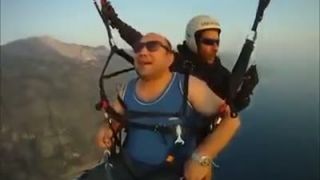 Chlapík s fóbiou z výšok na paraglidingu