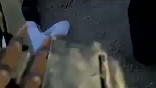 Povstalec zastrelil desiatich zajatcov, video zverejnil..