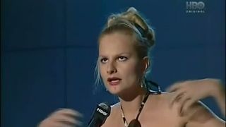 Blondína varí polievku