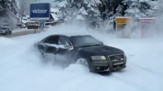AUDI S8 a sneh