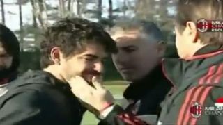Pato sa rozlúčil s hráčmi z AC Milan