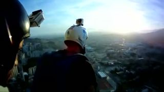 Ilegálny base jump z hotela