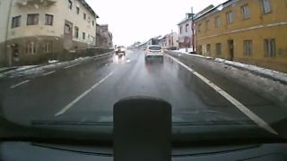 Ponáhľajúci sa policajti